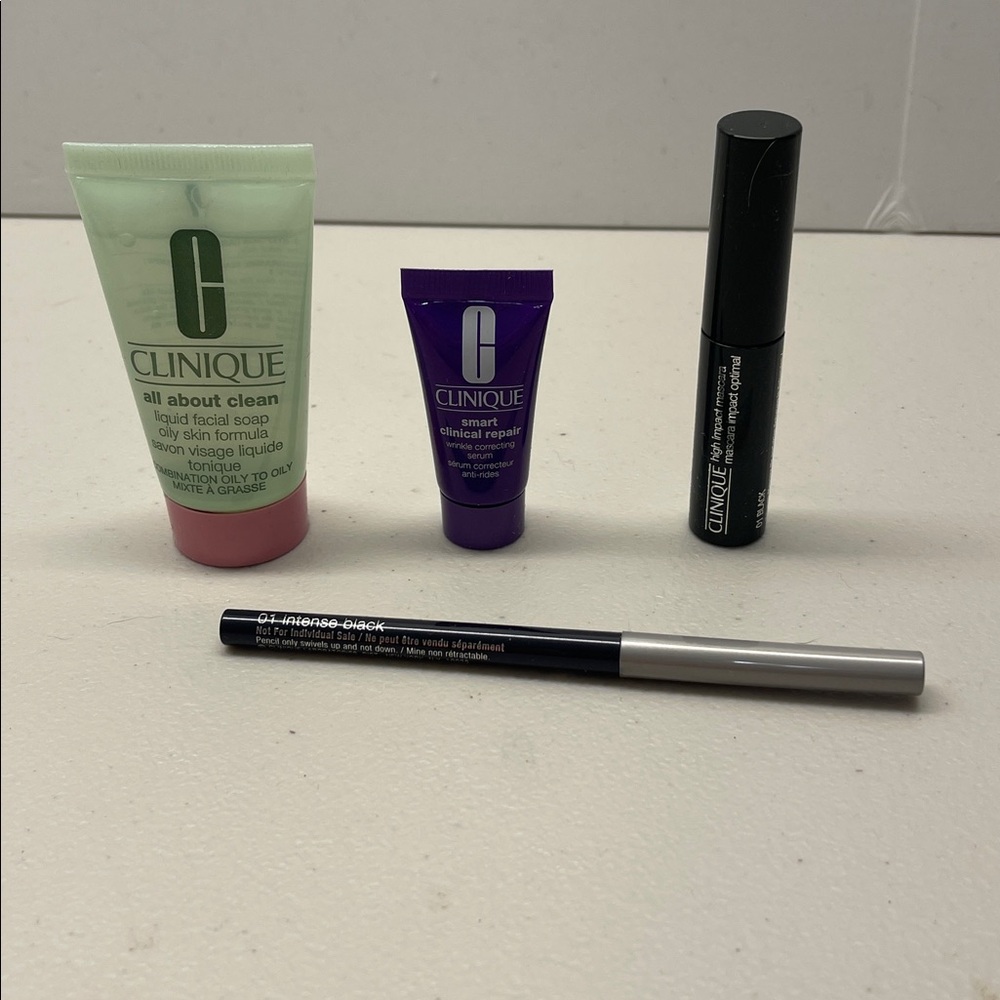 Bundle Clinique Mascara, Skincare And Quick Liner ( New)